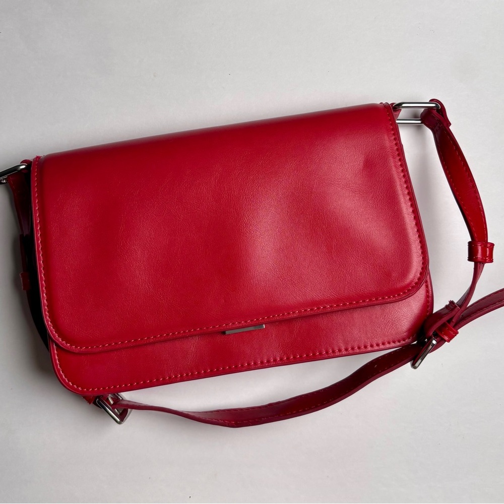 Mango Flap cross body bag, muted red color.